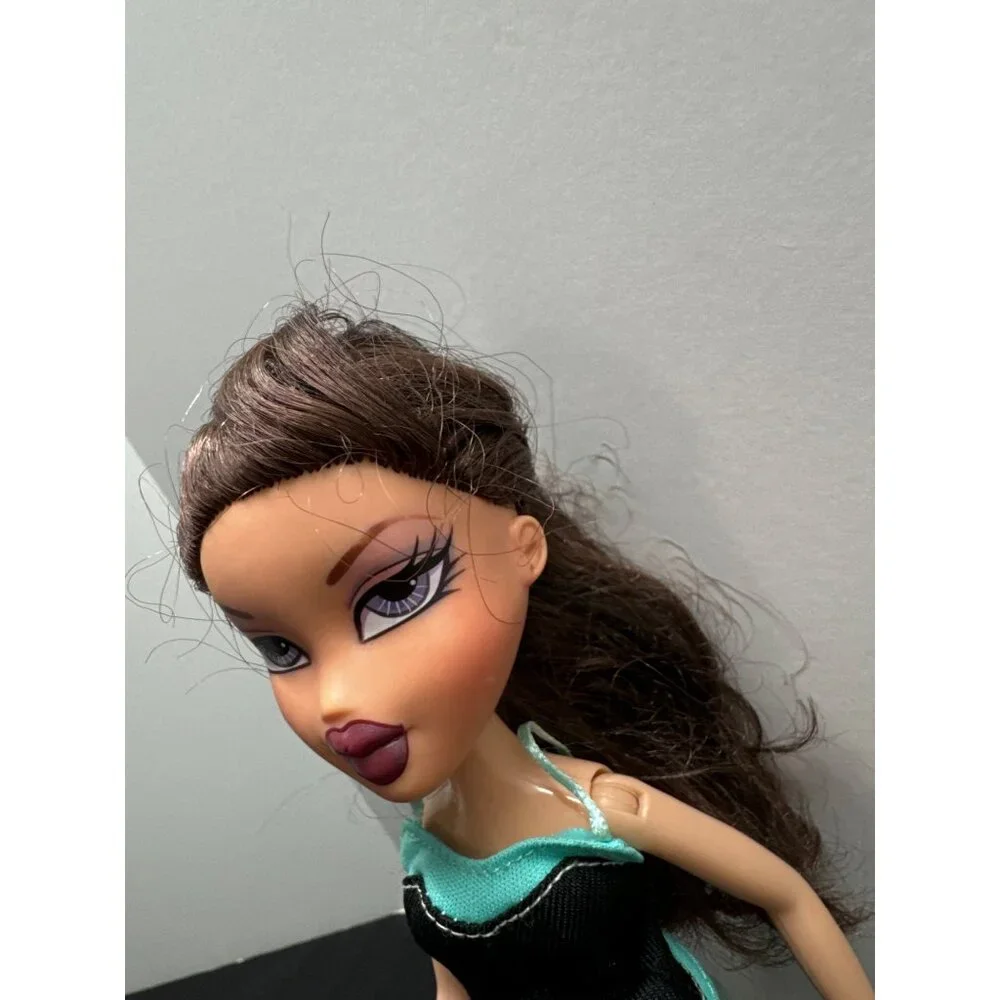 Bratz Doll With Long Brown Hair Black & Teal Top Distressed Flare Blue Jeans & P